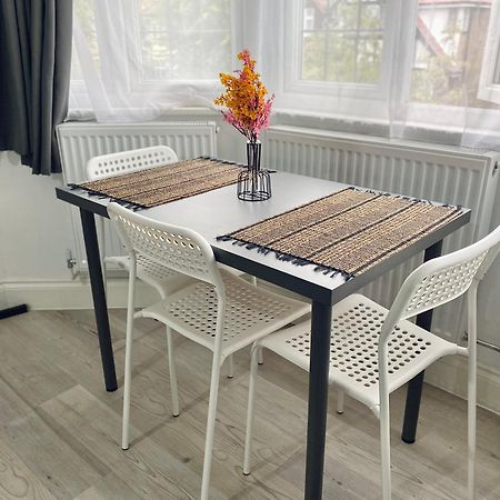 Charming Studio 30Min To Central Londra Esterno foto